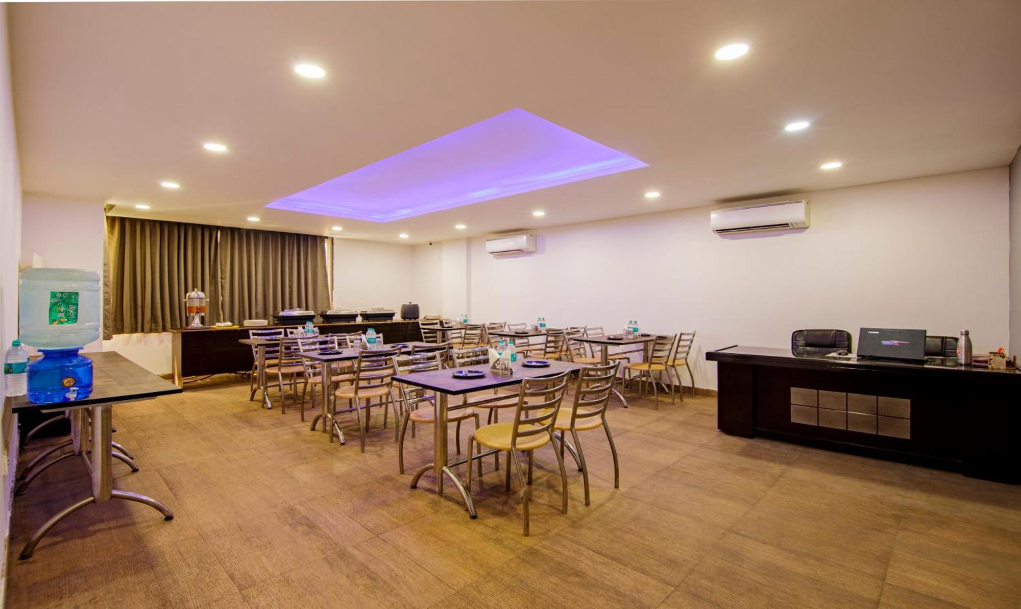 Treebo Noida Express Hotel Exterior photo